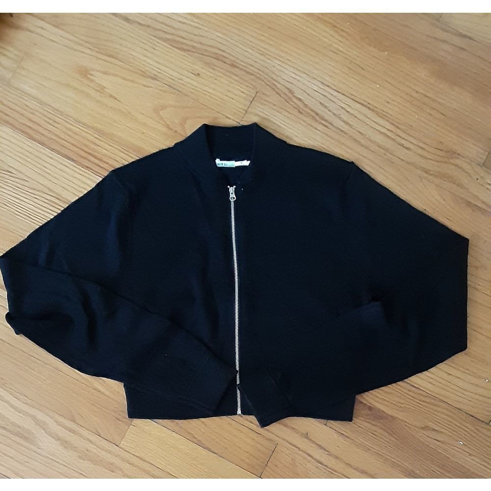 NWOT Kimchi Blue Black zip up crop top